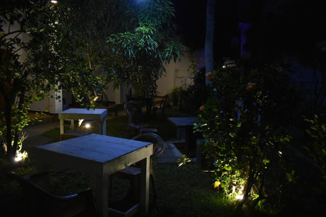 Aroma Guest House Mirissa Eksteriør bilde