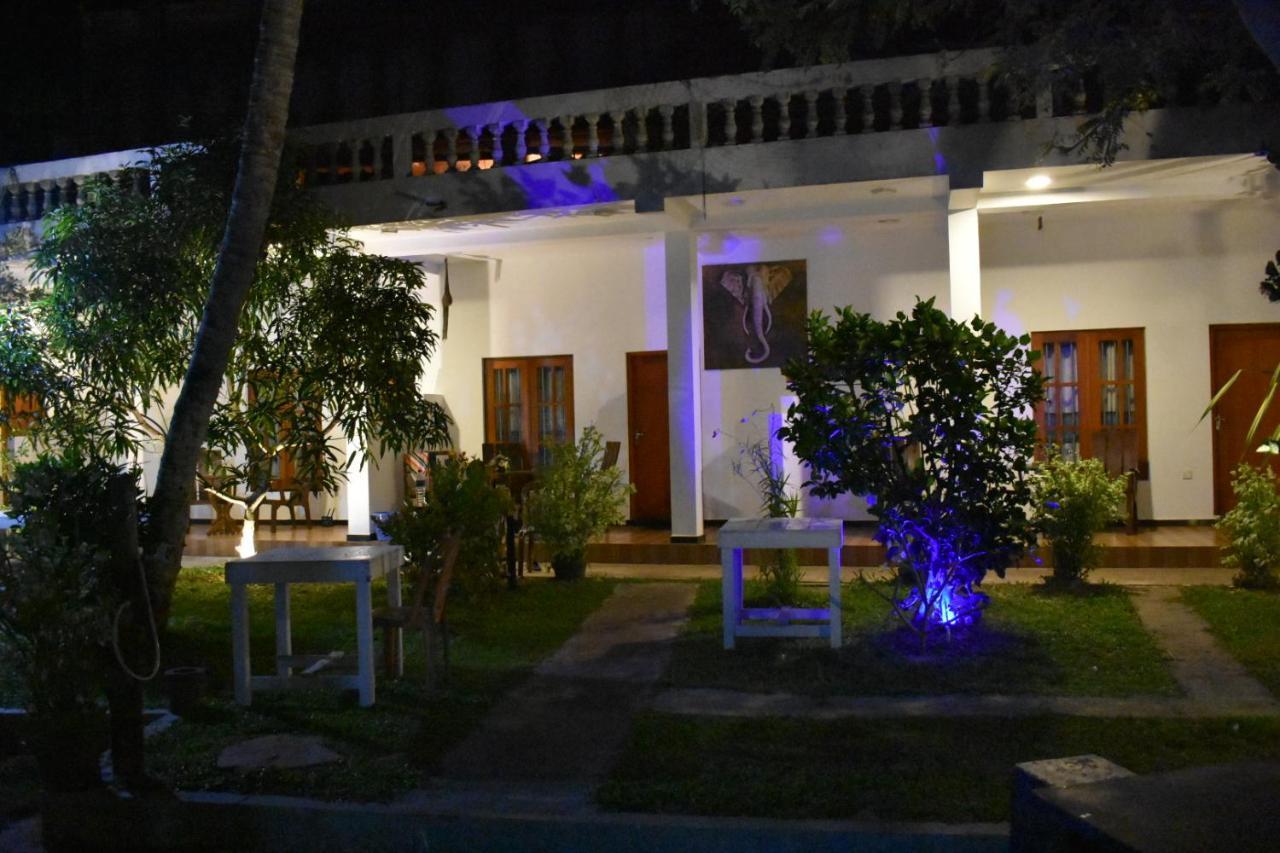 Aroma Guest House Mirissa Eksteriør bilde